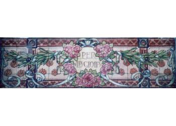 Decorazione in ceramica con motivo di rose Decorazione in ceramica con motivo di rose
